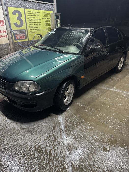 Продам авто тайота авенсіс 2001 р