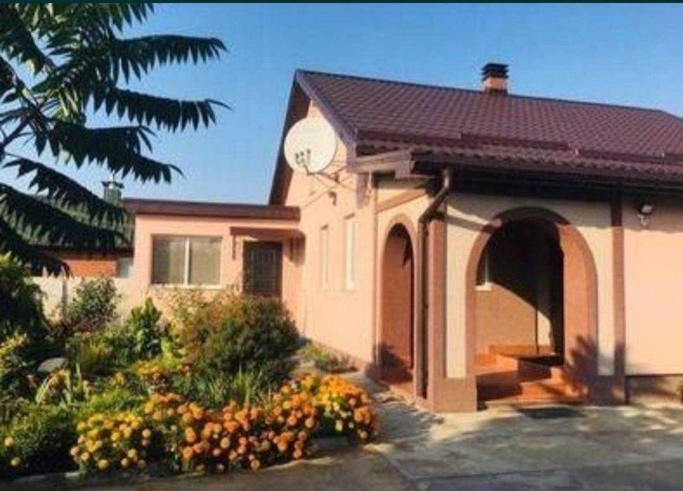 Гарний компактний будинок з якісним ремонтом в селищі Солоницівка