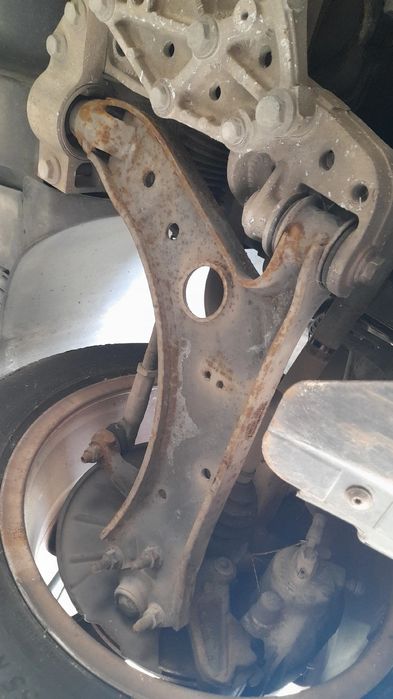 Braço de suspensão frente esquerdo VOLKSWAGEN Golf V (1K1)