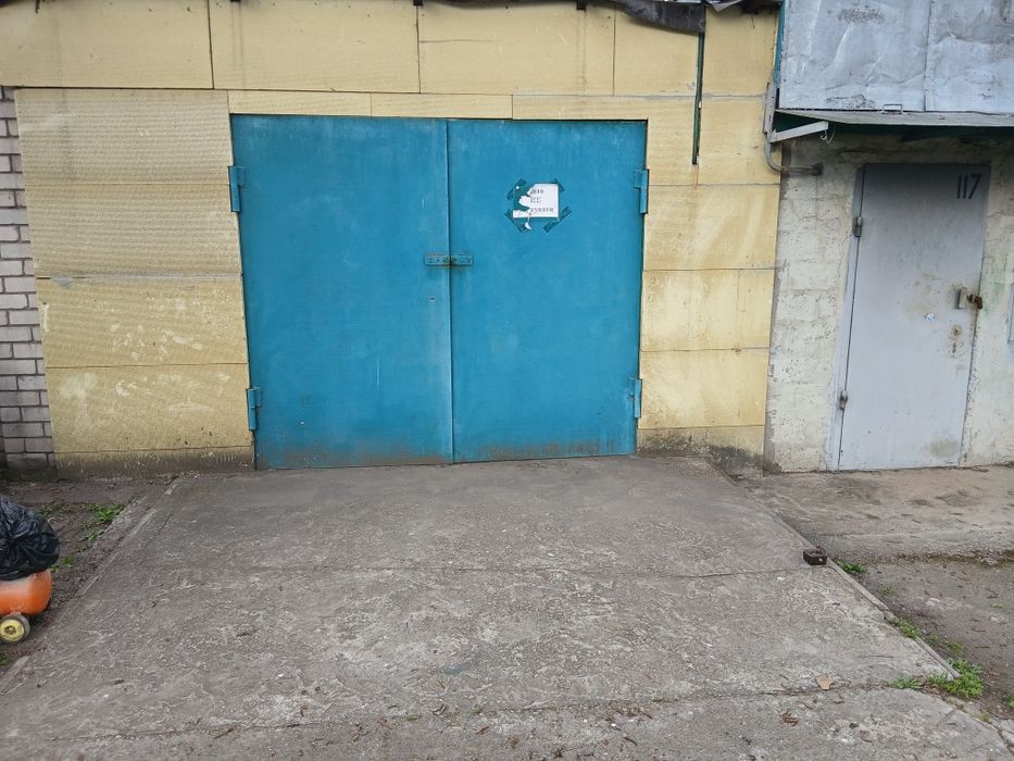 Продам бокс на причалі в гарному стані