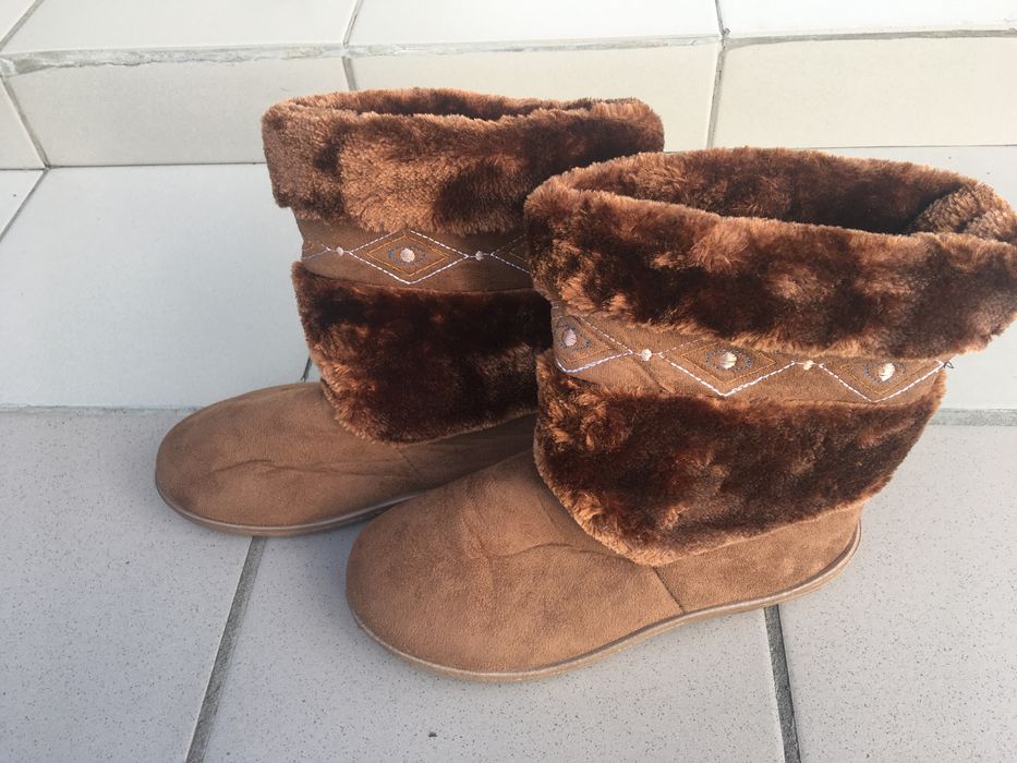 Жіночі зимові валяночки.