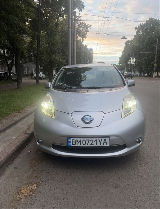 Nissan  Leaf