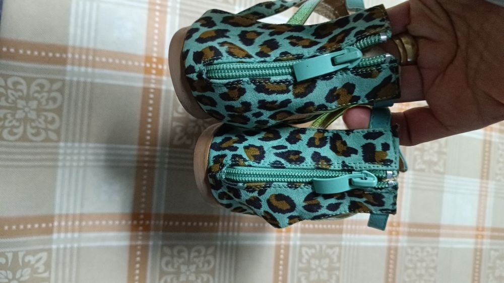 Sandália rasa número 40 nova nunca usada.