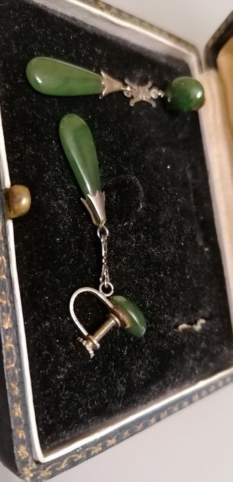 Caixa com brincos antigos