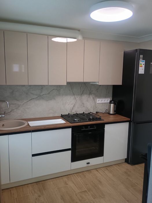 Оренда сучасного будинку: новий ремонт, камін, генератор.