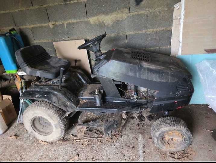 Trator de cortar relva MTD