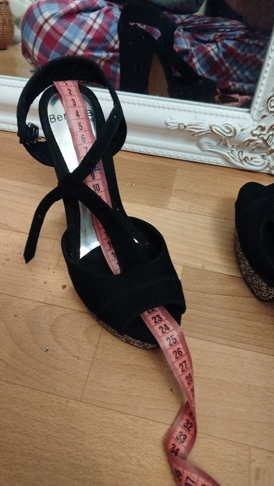 Продам туфлі на каблуці Bershka shoes
