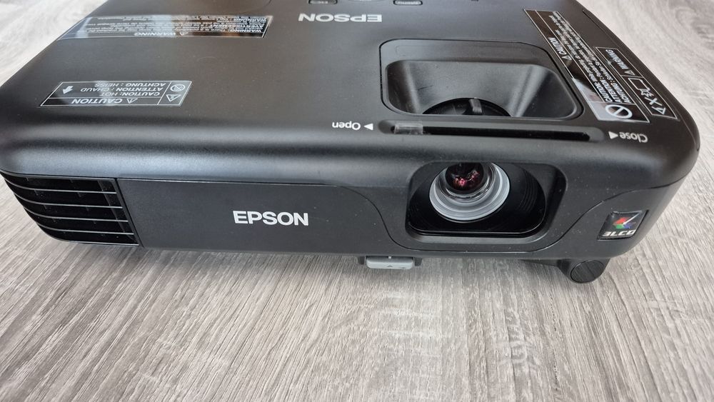 Projektor Epson EB-S02 - lampa tylko 110h!