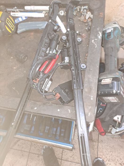 Podajnik pasa bmw e92