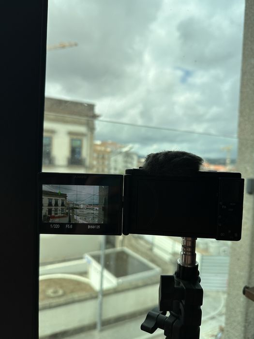 Câmara Sony ZV-1 4K (Ideal p/ Vlogging e Vídeo)