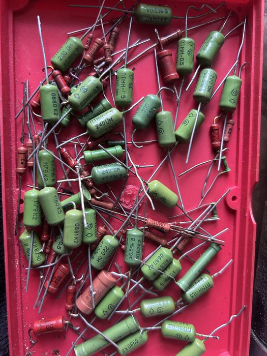 Постійні резистори з дротяними висновками