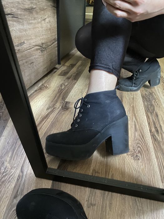 Buty wysokie na platformach platformy botki glany ciężkie masywne zara