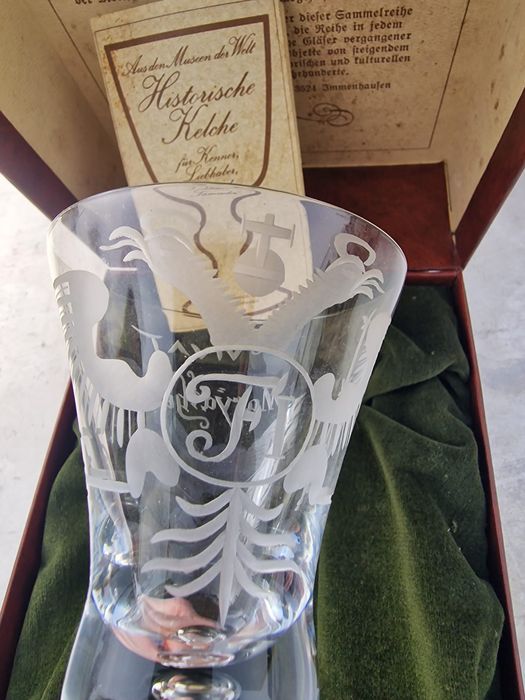 Copos antigos com caixa vendo ao melhor preço