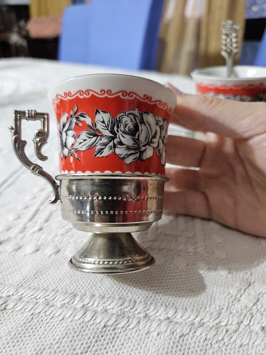 Duas chávenas Fine Porzellan + 2 colheres