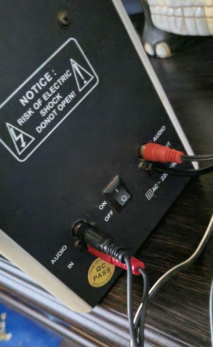 Продам  активные колонки  Vmart