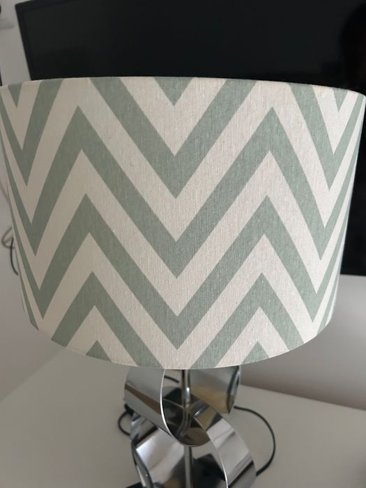 Vendo candeeiro moderno com abajour