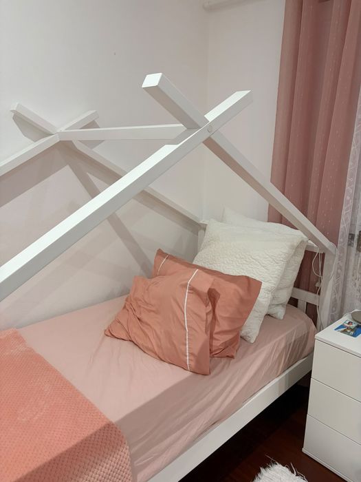 Cama com estrado e colchão de Criança