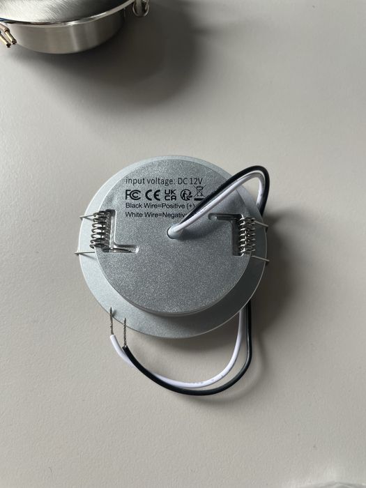 Zestaw trzech nowych lamp led wpuszczanych
