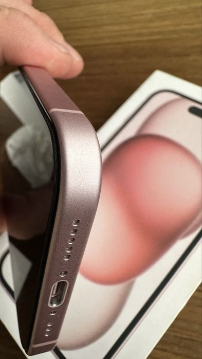 Iphone 15 różowy