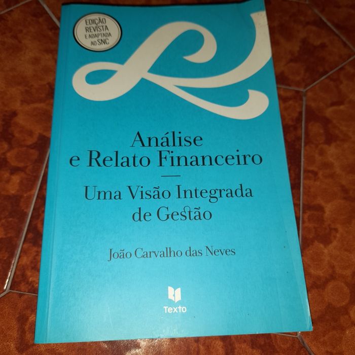 Análise e relato financeiro