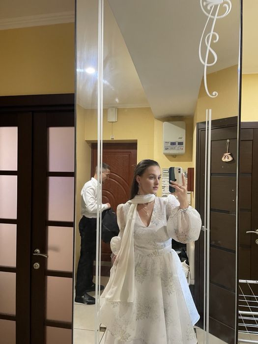 Весільне платтячко у ніжному дизайні