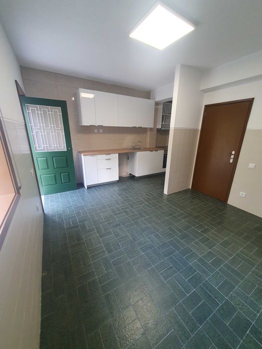 T2 p/arrendar - Creixomil, Guimarães