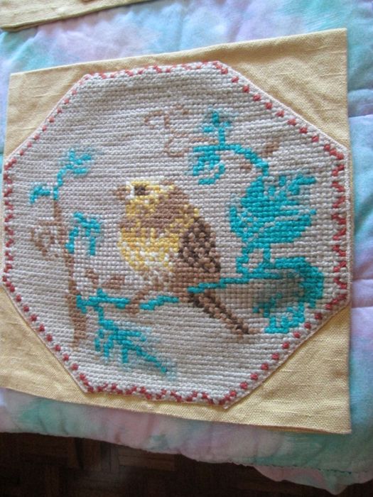 8 almofadas bordadas a ponto cruz