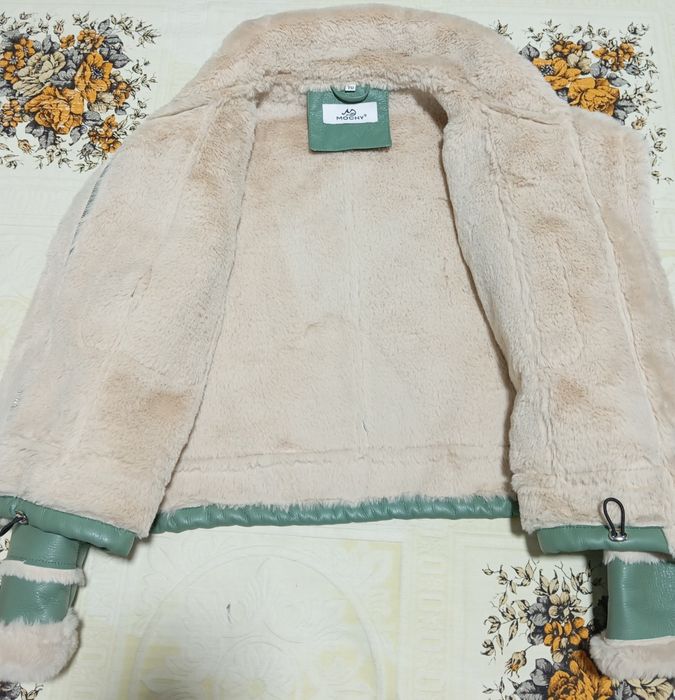 Vendo casaco curto tamanho único 50€