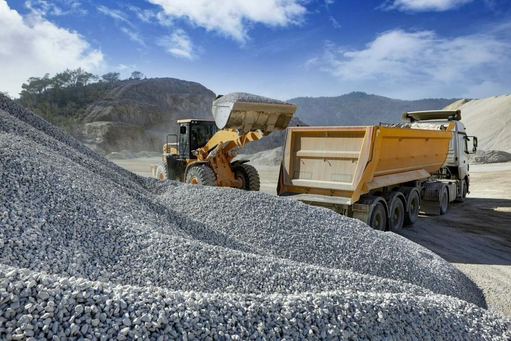 Щебень (всех фракций) , отсев . Доставка по Харьков и пригороду