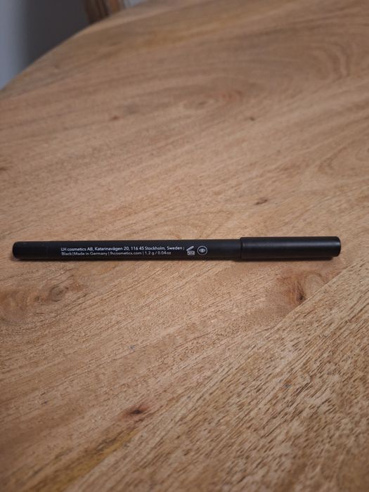 Czarna kredka do oczu