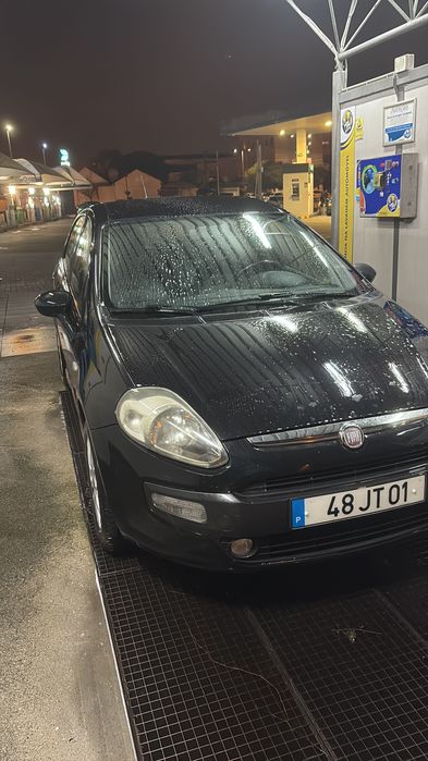 Fiant Punto cor e preta