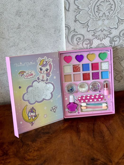 Набір дитячої косметики . Косметика для дівчаток .