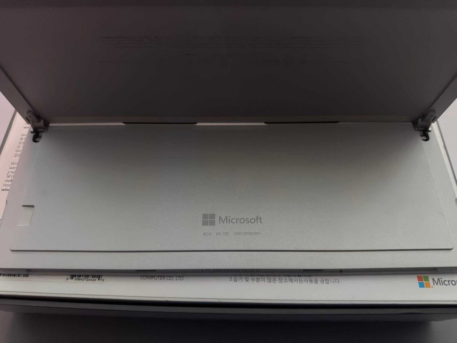 Планшет Microsoft Surface Go 1824 4/64GB.
