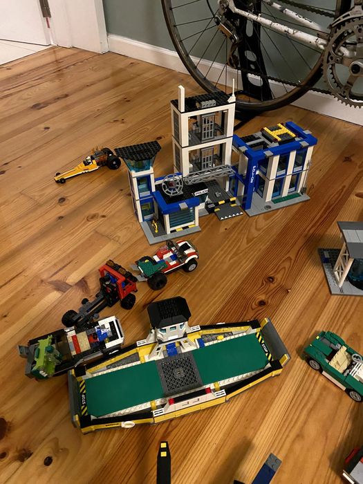 Vários conjuntos LEGO