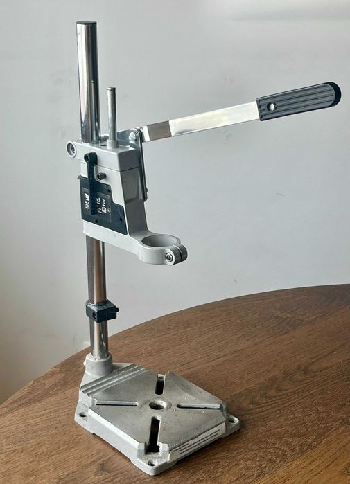 Suporte vertical para berbequim