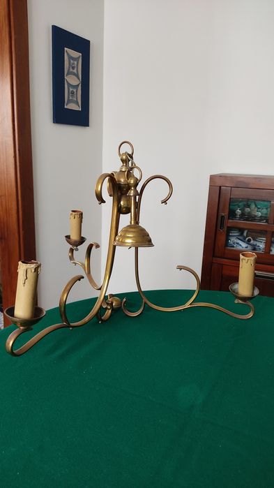 Candeeiro em latão e abajours antigos