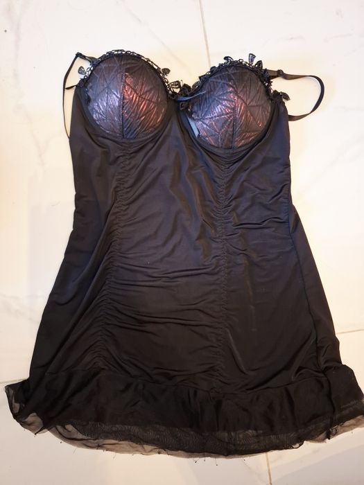 Bodystocking, gorset, biustonosz, pończochy itd.