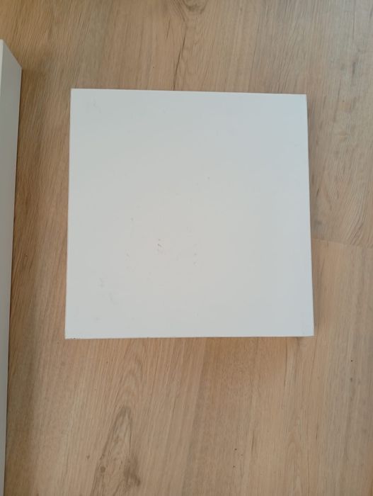 2 prateleiras invisíveis brancas