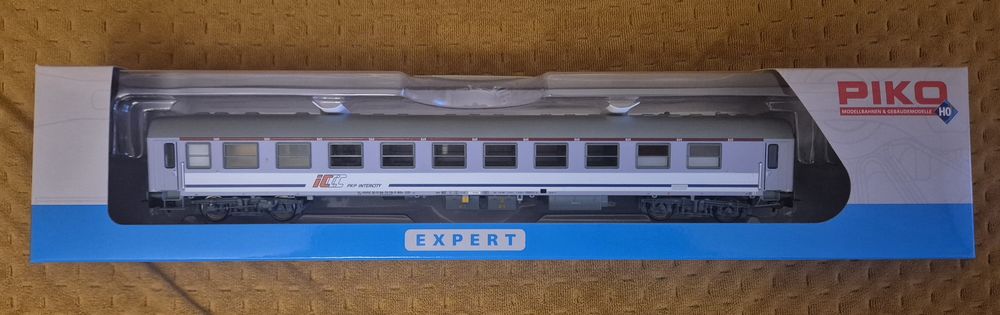 Wagon restauracyjny  PKP Intercity Piko z oświetleniem