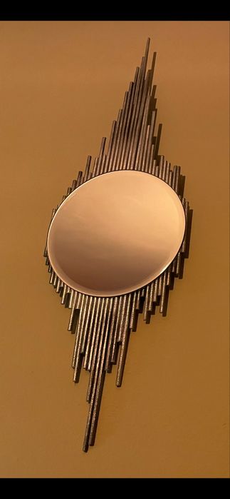 Espelho com Design Geométrico e Acabamento Envelhecido