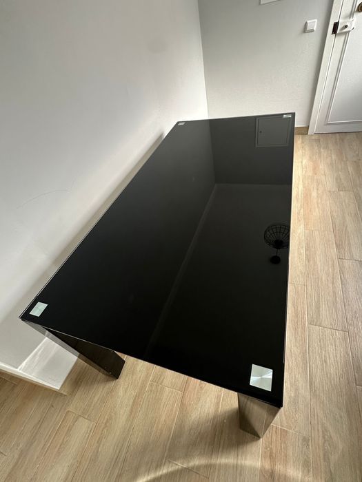 Mesa de jantar em vidro