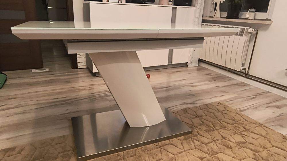 Biały stół rozkładany. Wysoki połysk.