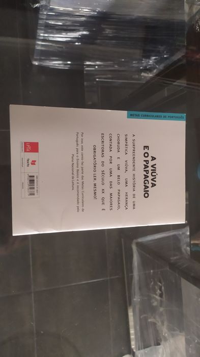 Livro a viúva e o papagaio