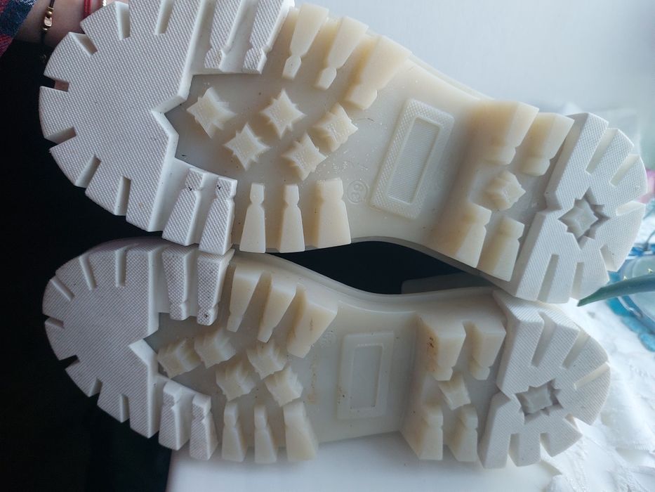 Продам зимові натуральні ботинки р.39