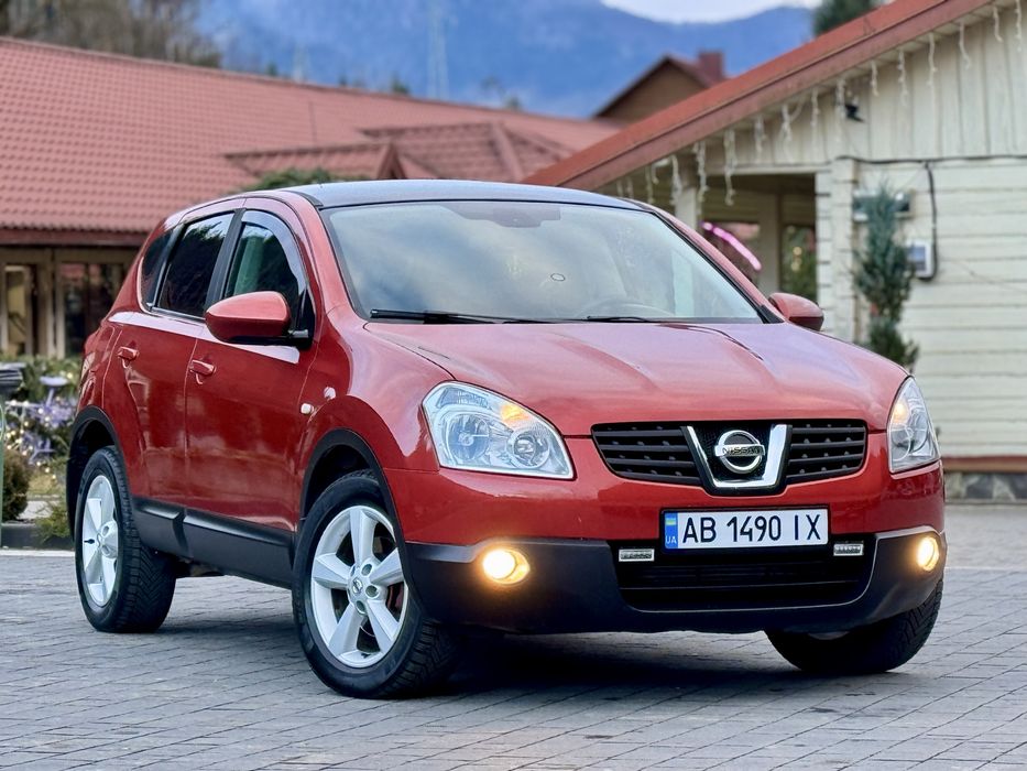 Автомобіль в ідеальному стані. Мотор працює рівно не димить, коробка не пиняє, повний привід працює. Салон чистий не порваний. Кузов в рідній фарбі. Їздила жінка ставилася бережно. Більше розкажу по телефону.