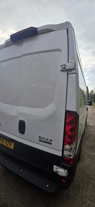 Drzwi tylne prawe  iveco Daily  VI .2016 rok