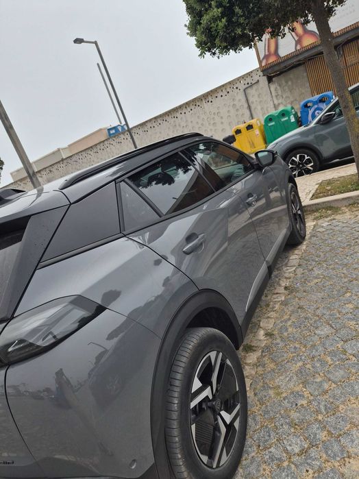 Peugeot 2008 Hybrid Allure 09/2025 — 2.800 km | Como Novo | Automático 27.500€ Neg.