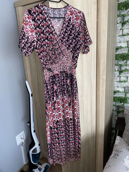 Sukienka midi w kwiatki uniwersalny