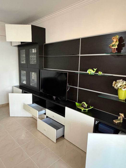 Mobília de Sala IKEA – Mesa Extensível, Cadeiras, Banco, Aparador e Módulo TV (Possibilidade de venda em separado)