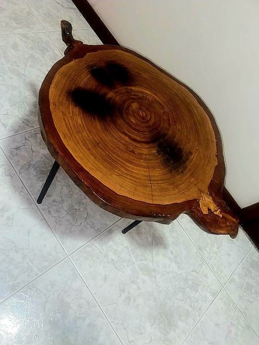 Mesa de centro em madeira tratada